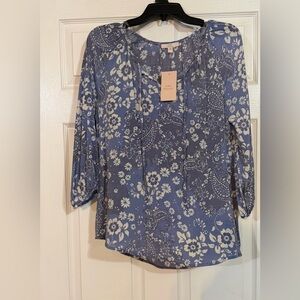 NWT Como Vintage BLUE Floral Cottage Core Print Top
Size Medium